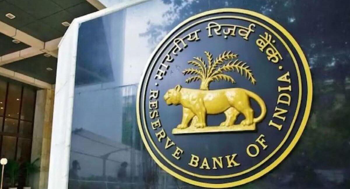 RBI cancelled license of another 2 banks: Visit bank immediately