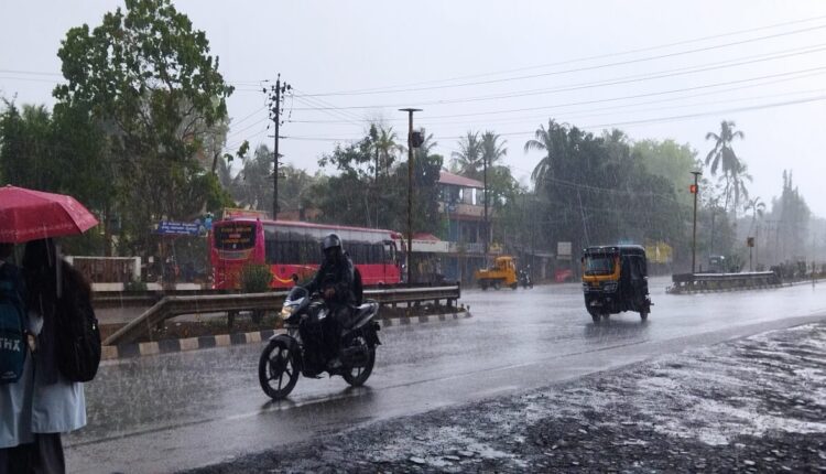 Karnataka Weather Report: Heavy rainfall in 12 districts, Issued yellow alert