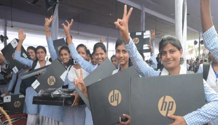 Karnataka Govt New Scheme: Free Laptop to students, Apply before September 26