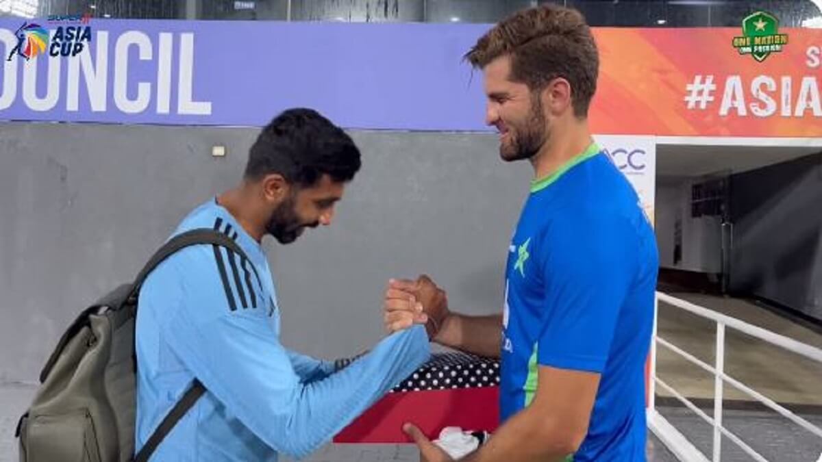 Shaheen Afridi special gift to Jasprit Bumrah after become father