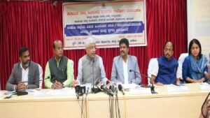 Karnataka CM Siddaramaiah received the caste census report from Jayaprakash Hegde