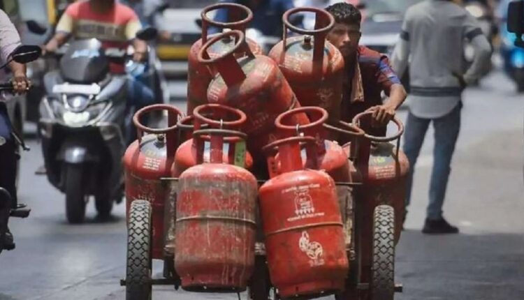 LPG cylinder will be available at Rs 300 discount for next 9 months