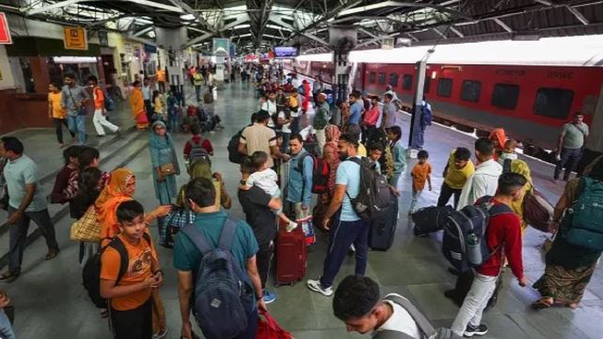 Diwali Festival 2024: Indian railways announced 5,975 special trains for various places