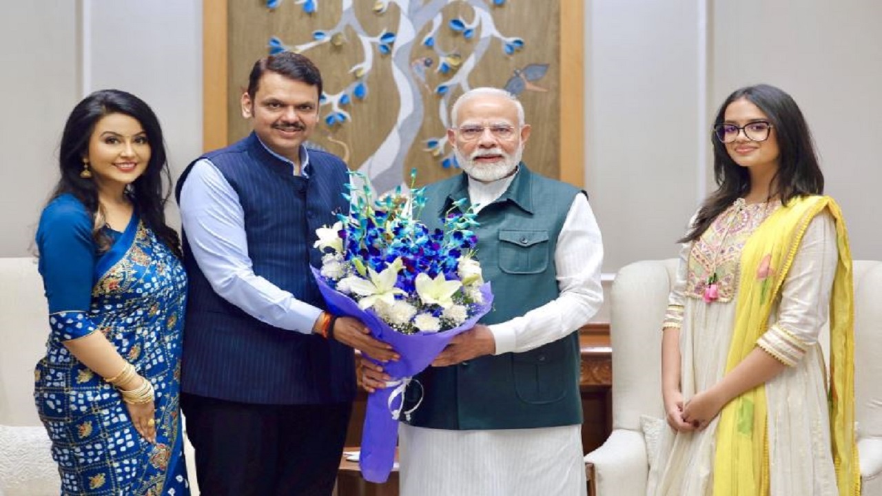 Maharashtra CM for national politics: Fadnavis may asked to step down from CM Post