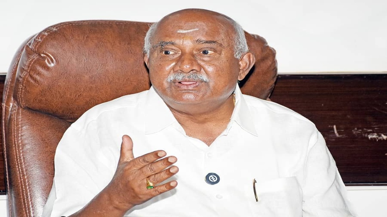 MLC AH Vishwanath challenges CM Siddaramaiah to take oath at Chamundeshwari Temple on power-transfer deal