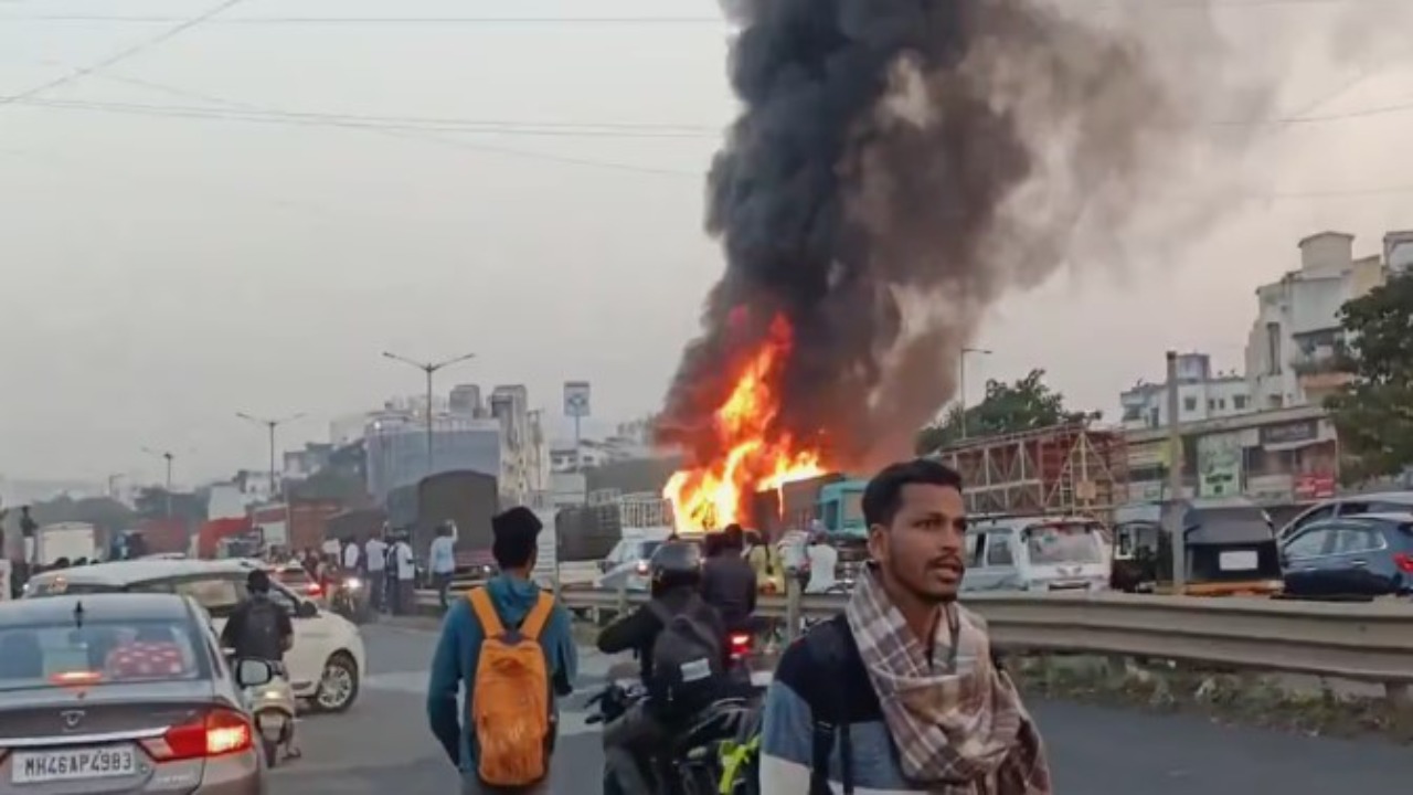 Eight killed, over ten injured in horrific Pune highway accident