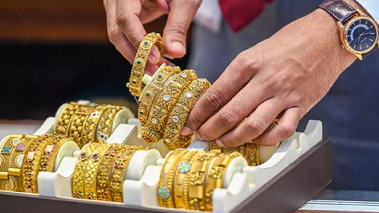 Gold rate down Rs 7000 today: Check major cities gold price