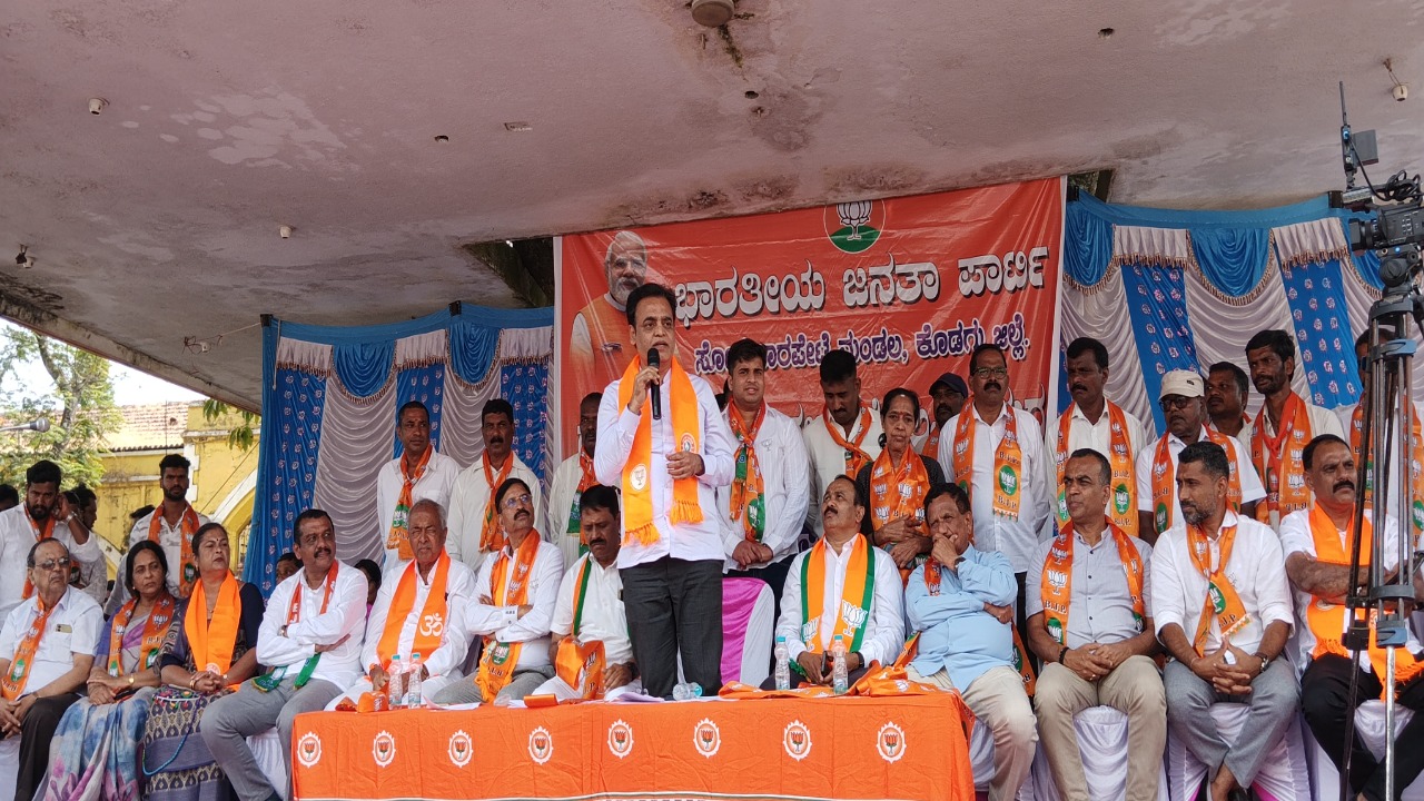 Harapalli Ravindra joins BJP as leaders slam Congress for 'total governance failure' in Karnataka