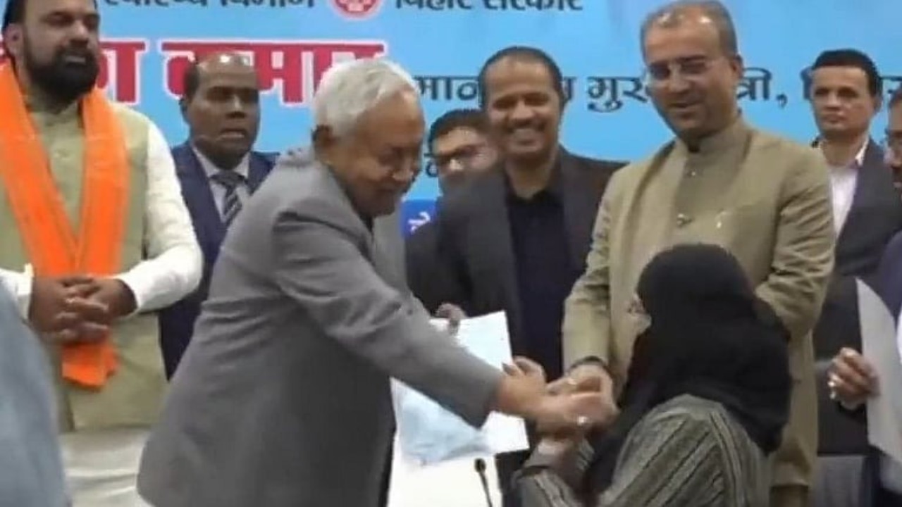 Muslim minister defends Nitish Kumar amid hijab controversy