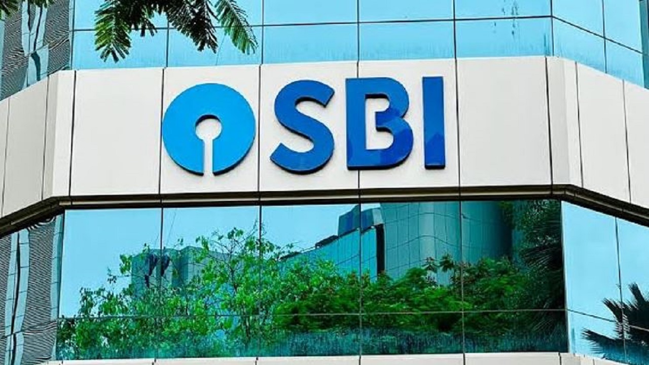 SBI Recruitment 2025: Apply online for 996 posts, salary over 3 lakh