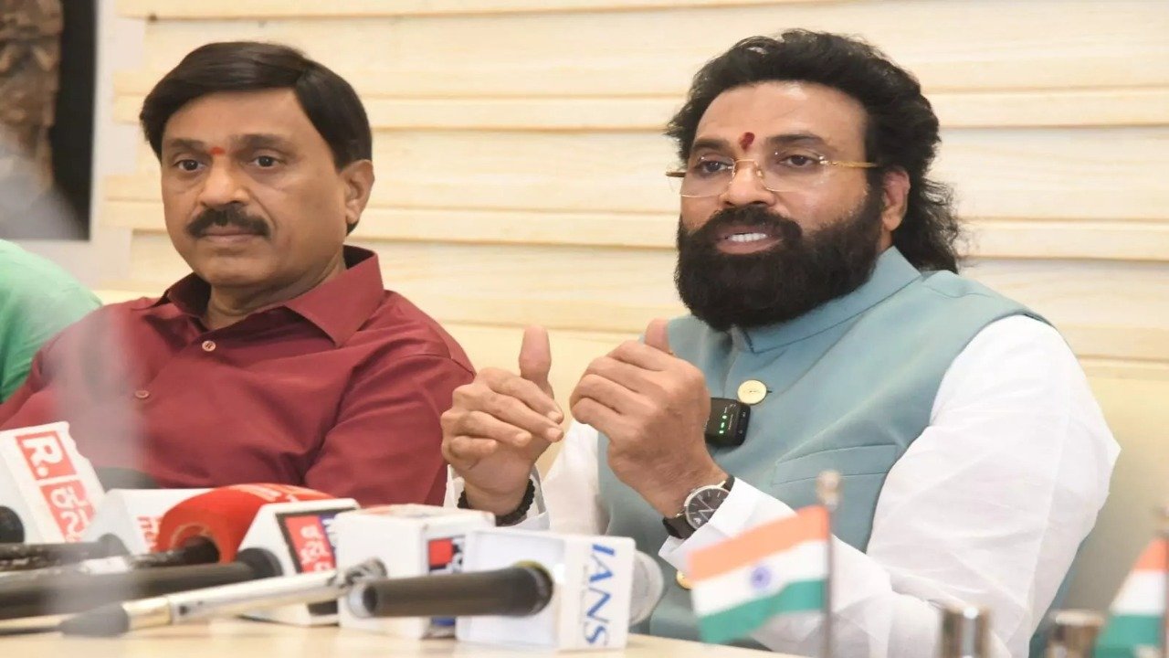 Petrol in soda bottle, gunman firing: Is this a movie-style murder plan ? Reddy alleged