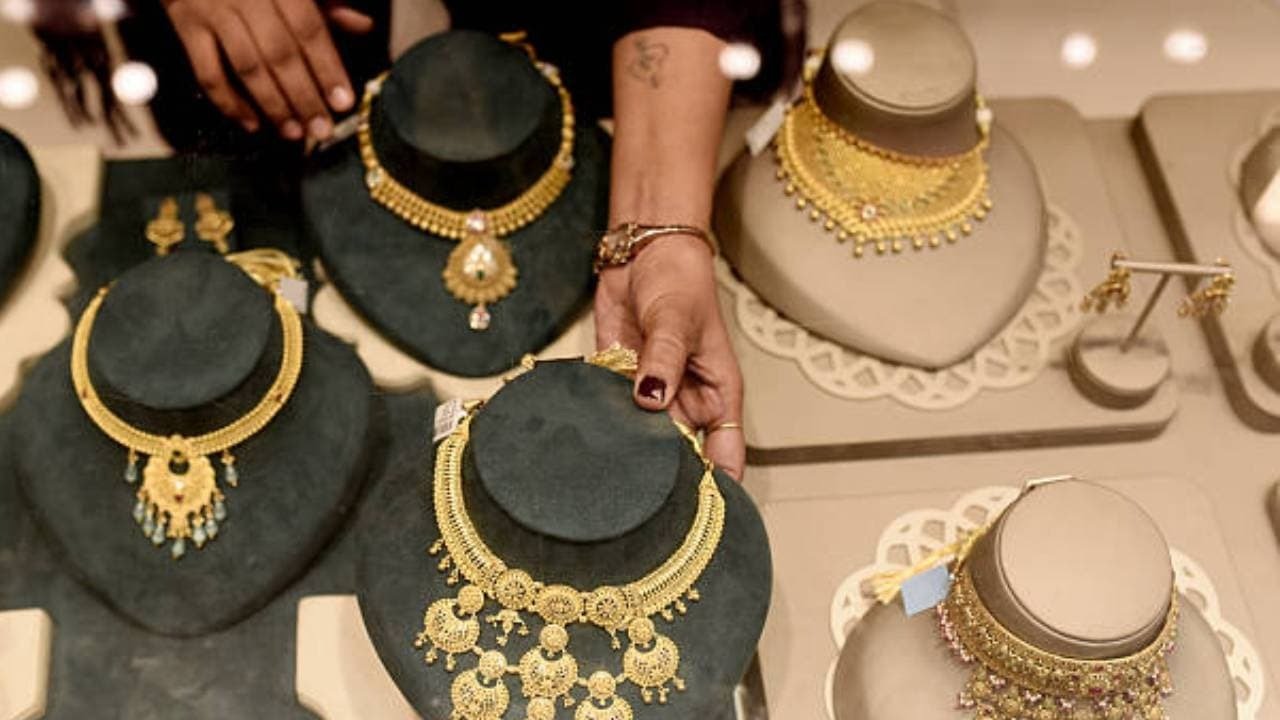 Jewellers in Varanasi and Jhansi follow Bihar’s lead, deny transactions to customers wearing burqa, hijab, masks, or helmets