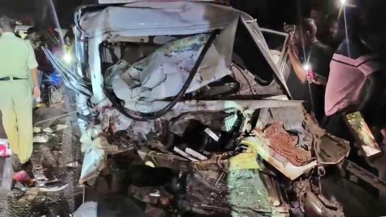 One killed, six critically injured as Bolero rams stationary borewell lorry in Chikkamagaluru