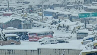 Severe snowfall disrupts life in Manali, Hubballi tourists await relief amid weather uncertainty