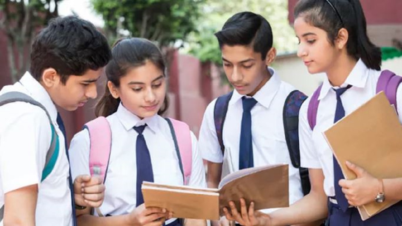 CBSE Board Exam 2026: Download Class 10 12 admit card on cbse.gov.in.