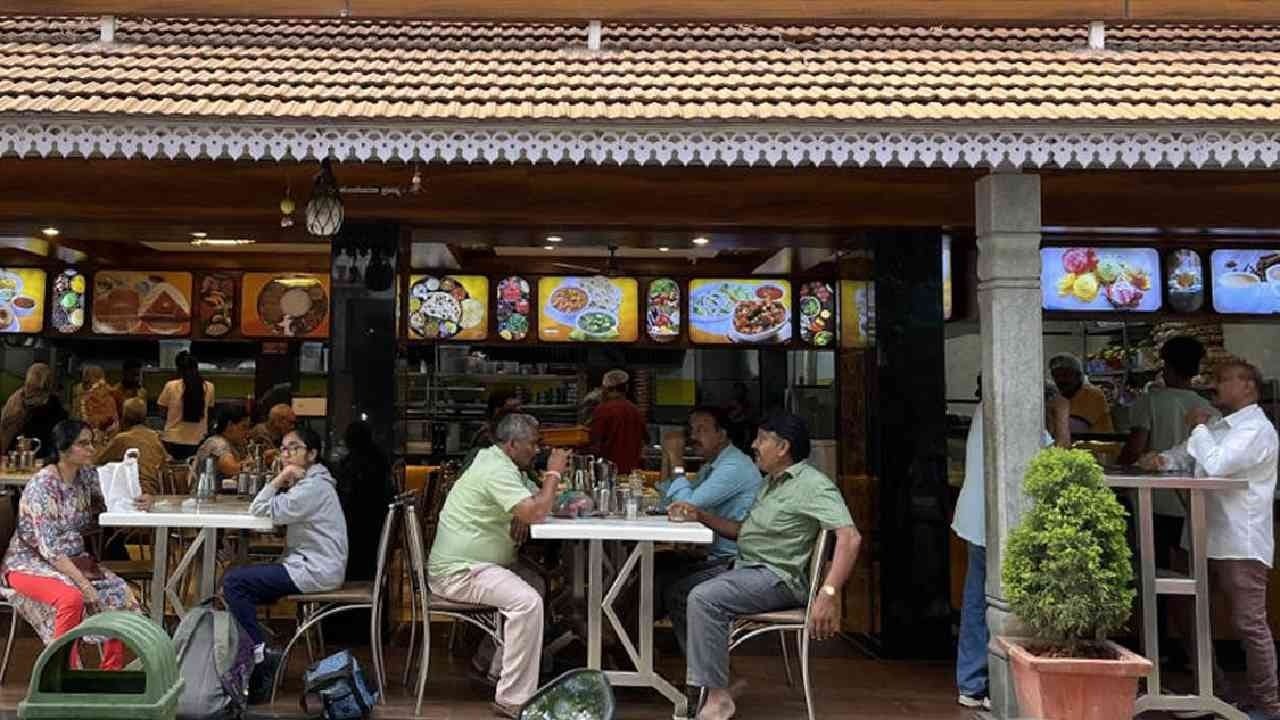 Overstaying customers trouble Bengaluru hotels; owners propose table charge