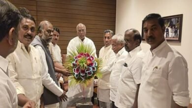 Internal reservation row deepens in Karnataka Congress; SC (Left) leaders meet Kharge