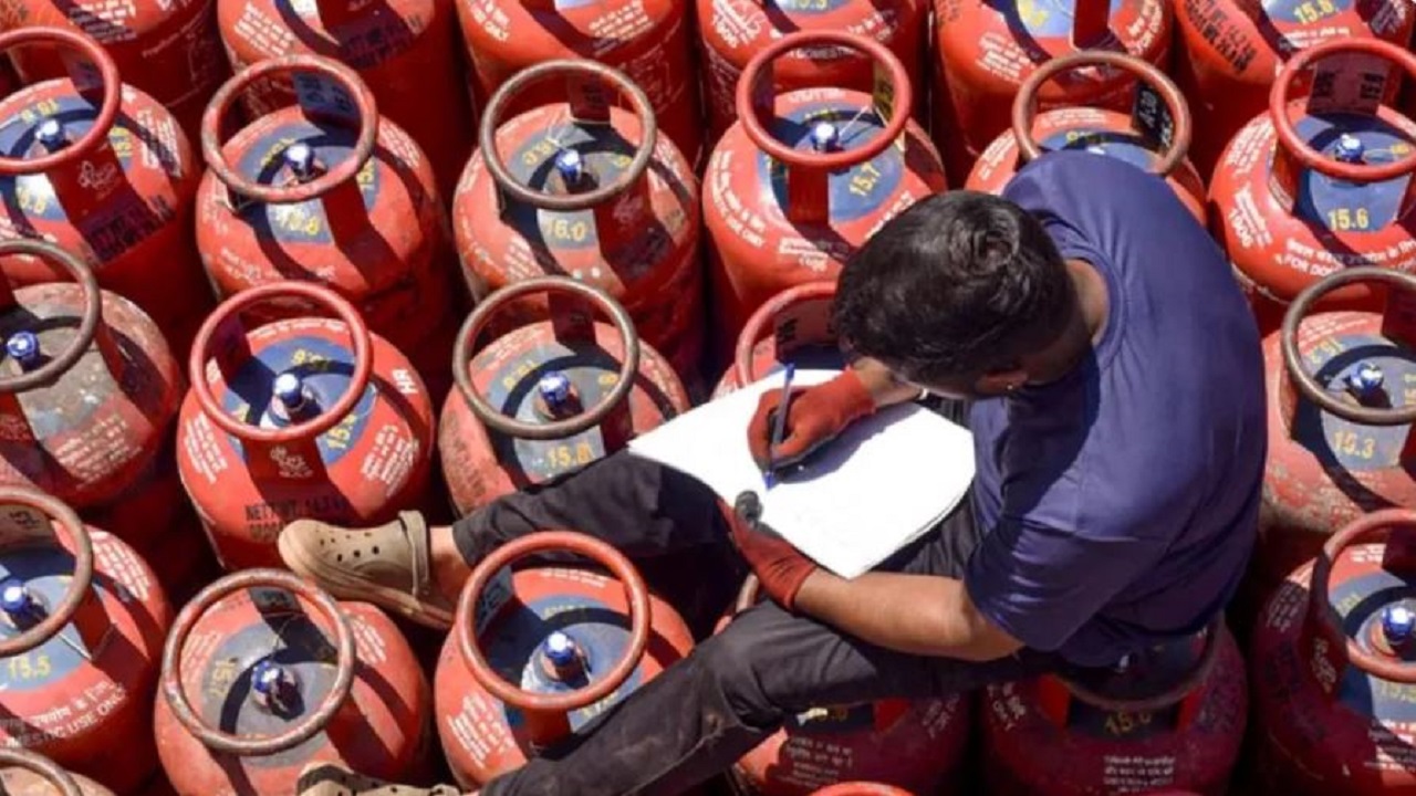 Iran Missile Attack: domestic LPG price cross Rs 1000
