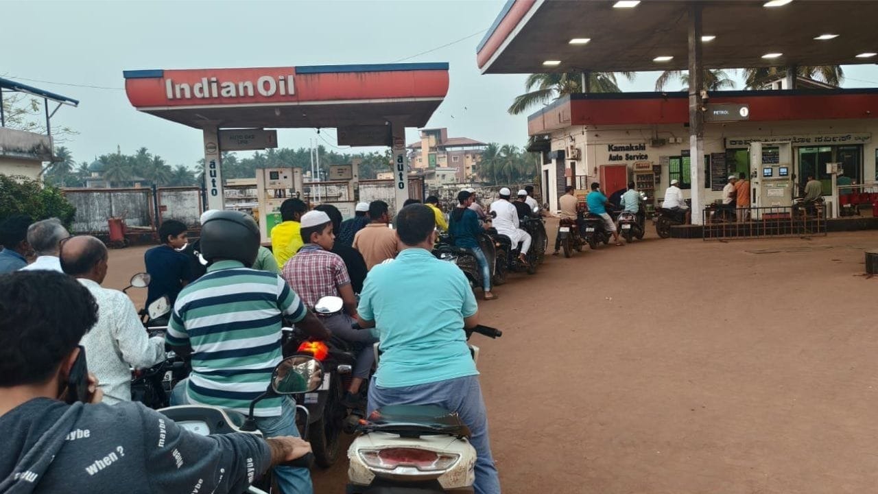 Rumours of oil price surge trigger panic buying in Bhatkal