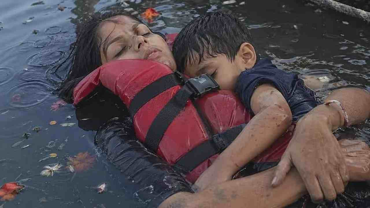 Boat tragedy in narmada: 9 dead, viral ‘mother-child’ image found fake