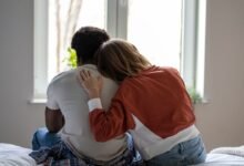 Why Emotional Distance Suddenly Appears in Modern Relationships