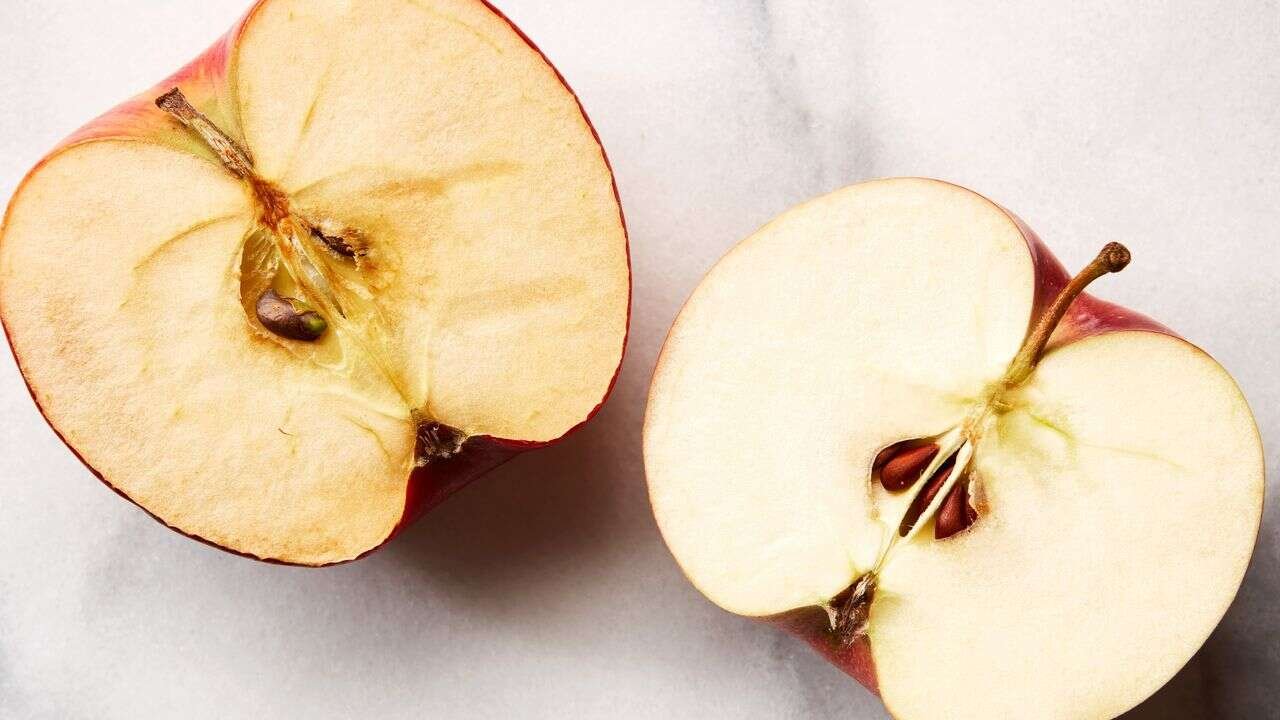 Apple and Black Salt Combo Gains Attention for Surprising Health Benefits