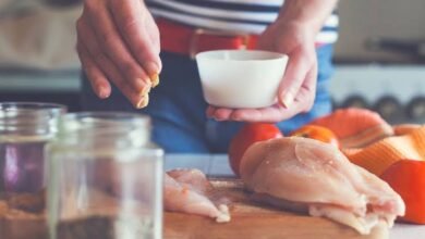 Chicken Eating Habits Experts Warn About Common Food Mistakes After Non Veg Meals