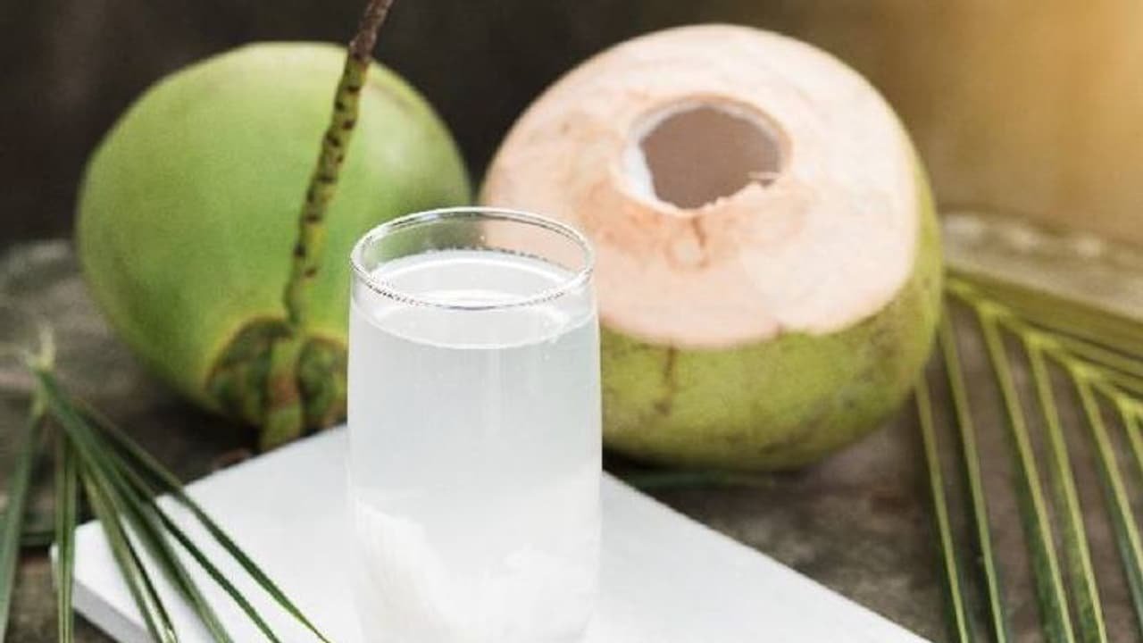 Can Coconut Water Really Dissolve Kidney Stones? Experts Explain the Facts