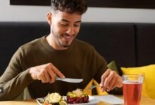 Health Experts Explain the Truth About Eating on Schedule Without Real Hunger