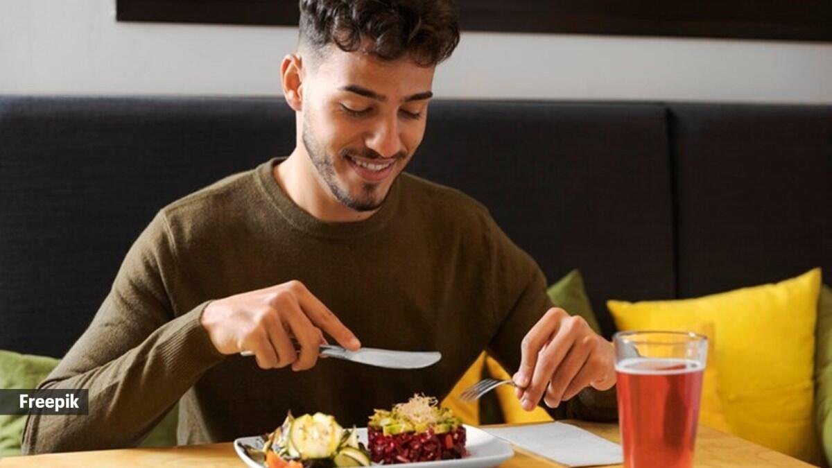 Health Experts Explain the Truth About Eating on Schedule Without Real Hunger