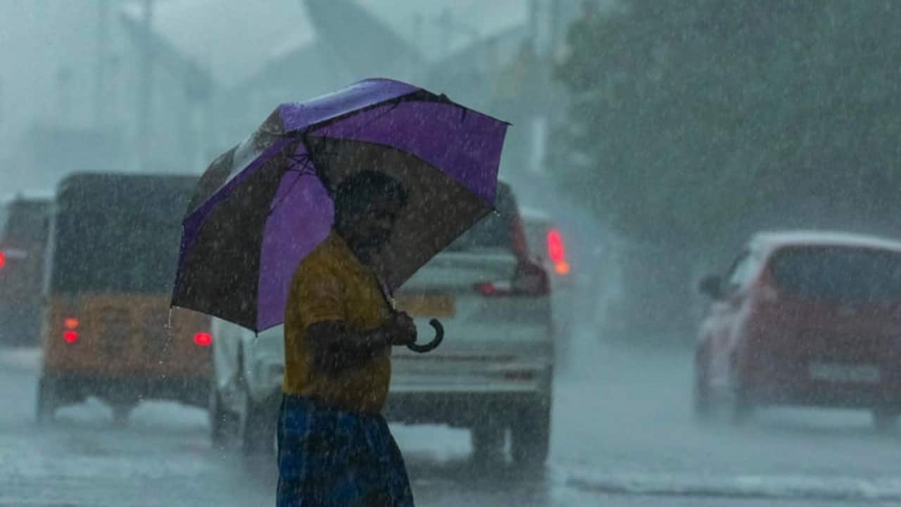 Heavy Rain Alert Across Karnataka; Red Alert Issued for Five Districts