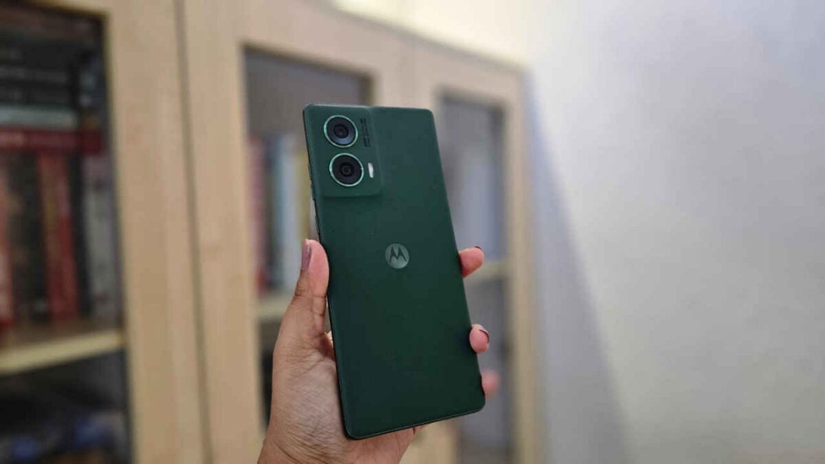 Motorola Slashes Prices on Military Grade Smartphones with Massive Battery and AI Camera Features