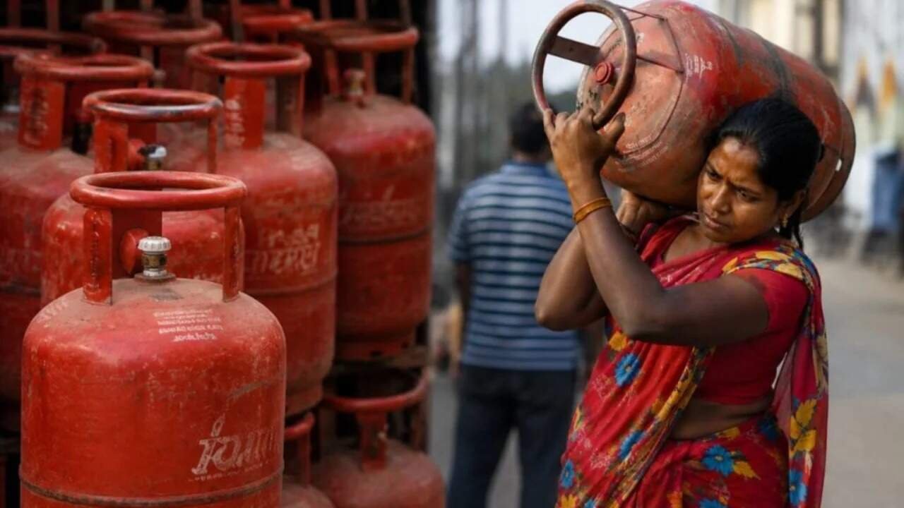 New Gas Cylinder Rules Give LPG Users 30 Days to Switch After PNG Connection