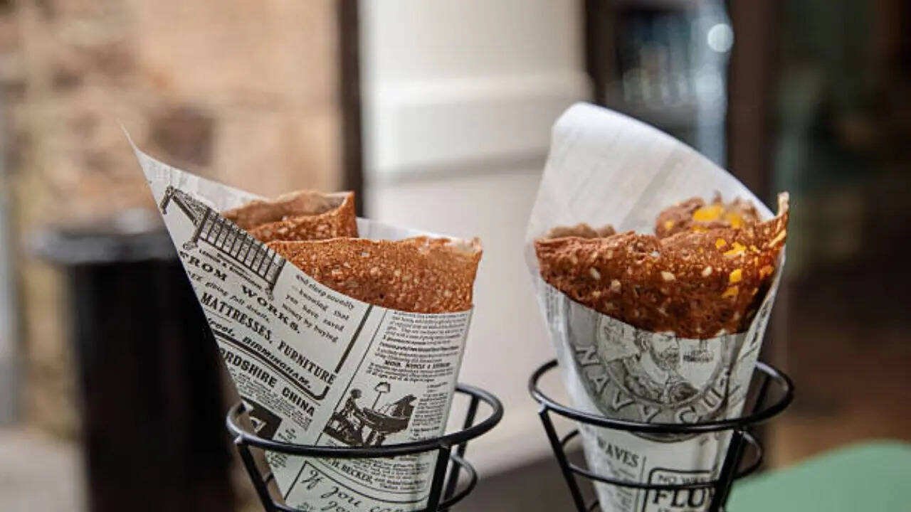 Street Food Health Alert Newspaper Wrapping Raises Serious Concerns Over Toxic Exposure and Long Term Organ Damage Risks