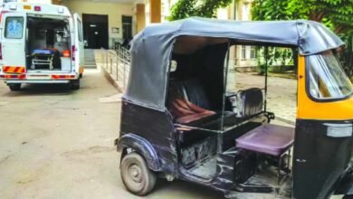 Ambulance Delay Ends in Tragedy as Woman Delivers Quadruplets in Auto