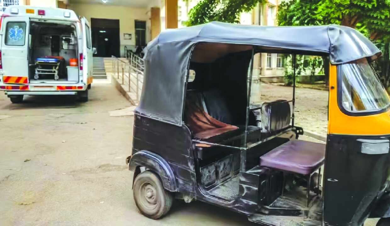 Ambulance Delay Ends in Tragedy as Woman Delivers Quadruplets in Auto
