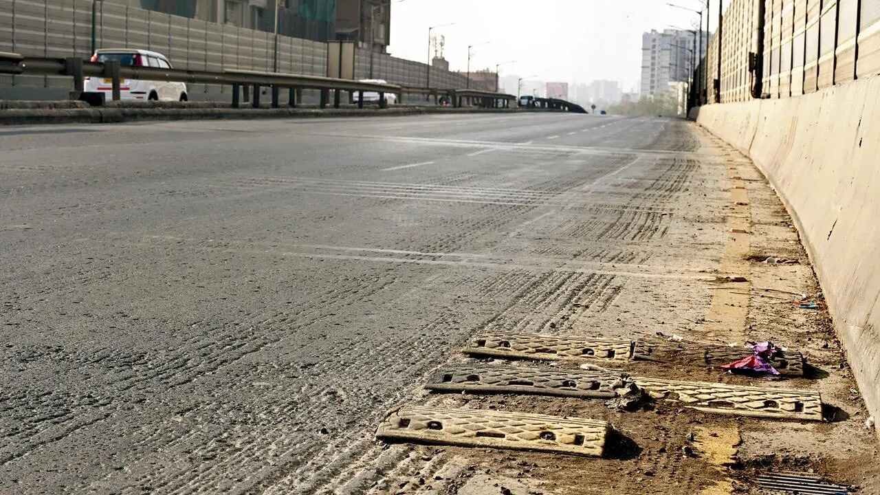 Damaged Flyover Barrier on Tumakuru Road Sparks Safety Concerns Among Bengaluru Commuters