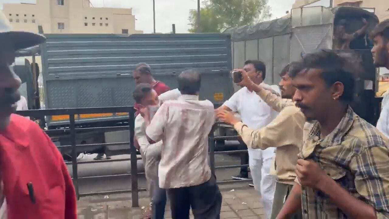 GBA Officials Attacked During Shivajinagar Encroachment Drive Resume Action Under Police Security