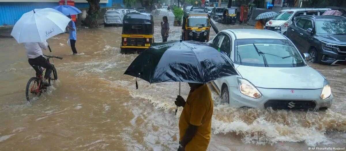 Heavy Monsoon Rains Batter Maharashtra as Floods Disrupt Mumbai and Claim Lives