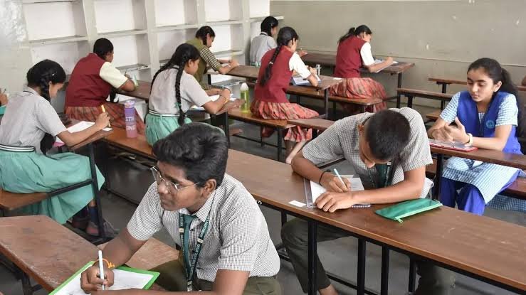 Karnataka Bilingual Education Policy Sparks Debate Over Language Learning In Schools