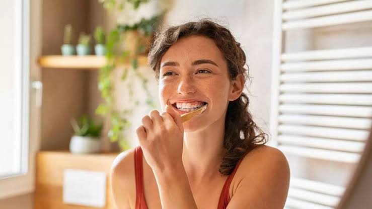 Two Minute Morning Habit of Brushing on One Leg May Improve Balance and Strength Experts Explain Surprising Benefits
