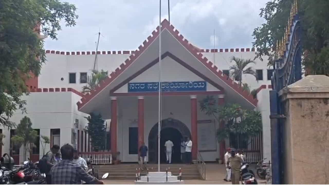 Unauthorized Outsiders Allegedly Handling Official Work at Bagalkot City Municipal Office