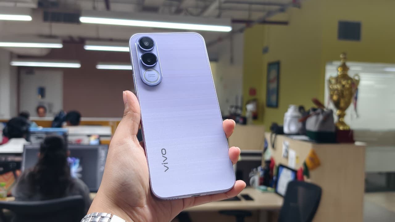 Vivo V70 FE Gets Massive Price Cut With 200MP Camera And 7000mAh Battery