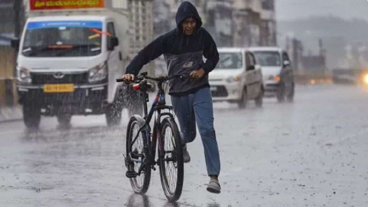 IMD Issued 4 Days Heavy Rainfall Alert In Karnataka