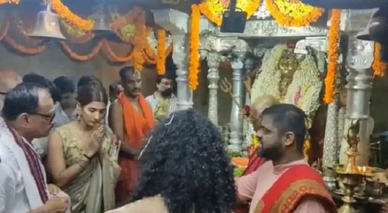 Bollywood popular heroine Pooja Hegde visits Kaup Marigudi temple in Udupi